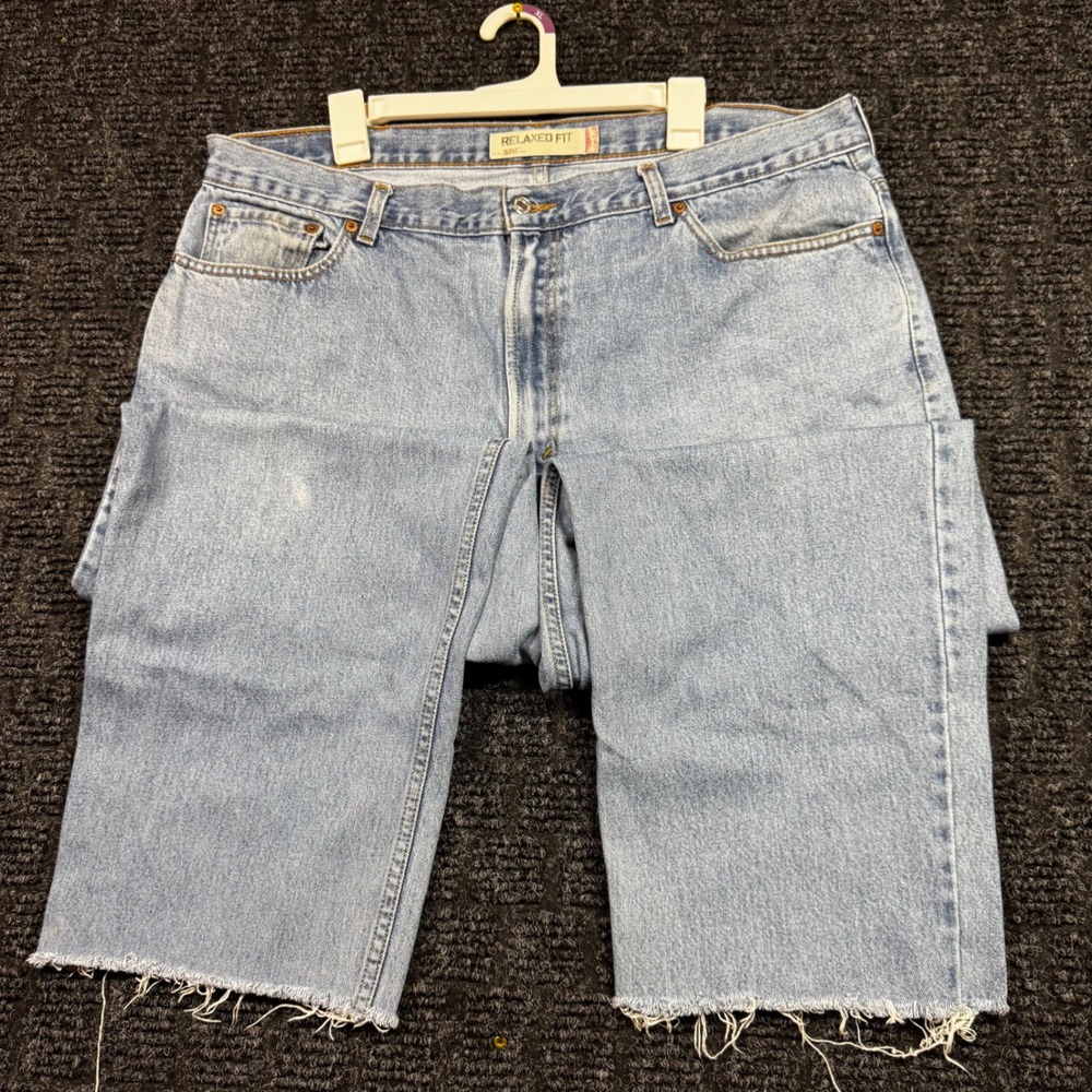 Levis 550 Relaxed Fit Light Wash Blue Denim Jeans Raw Hem W42 L30 Skater F82